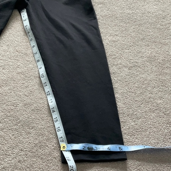 Lululemon capri pant size 6 black - Picture 2 of 6